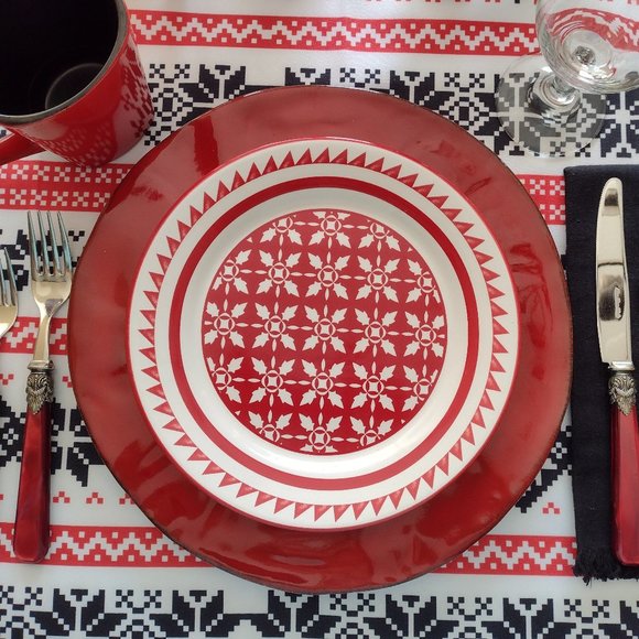 2nd. 2 Beautiful red ceramic dinner plates (12 plates total). Made in Italy - Picture 6 of 14